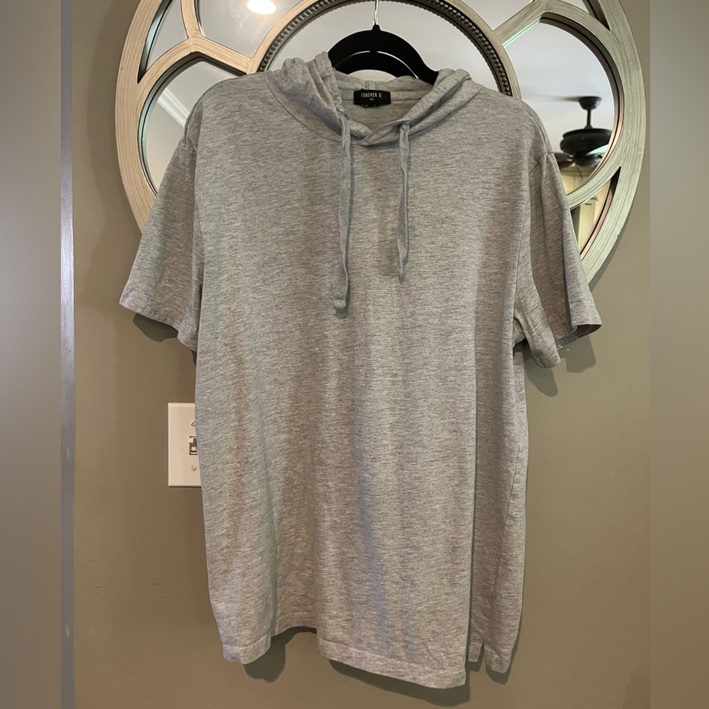 Forever 21 Men’s short sleeved hooded t-shirt